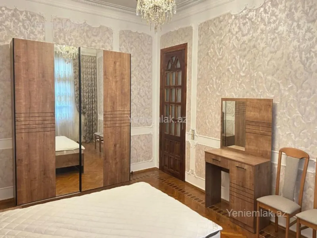 Satılır 3 otaqlı köhnə tikili 90 m²