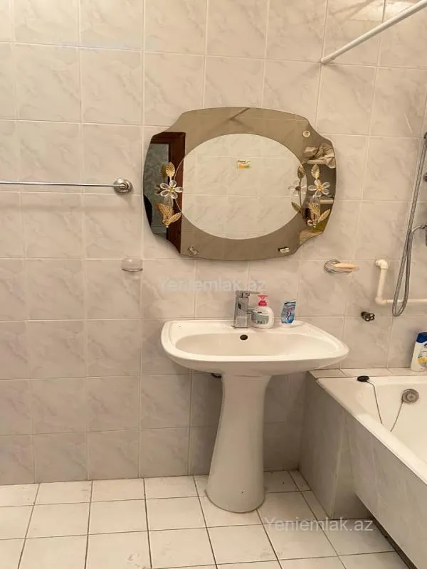 Satılır 3 otaqlı köhnə tikili 90 m²