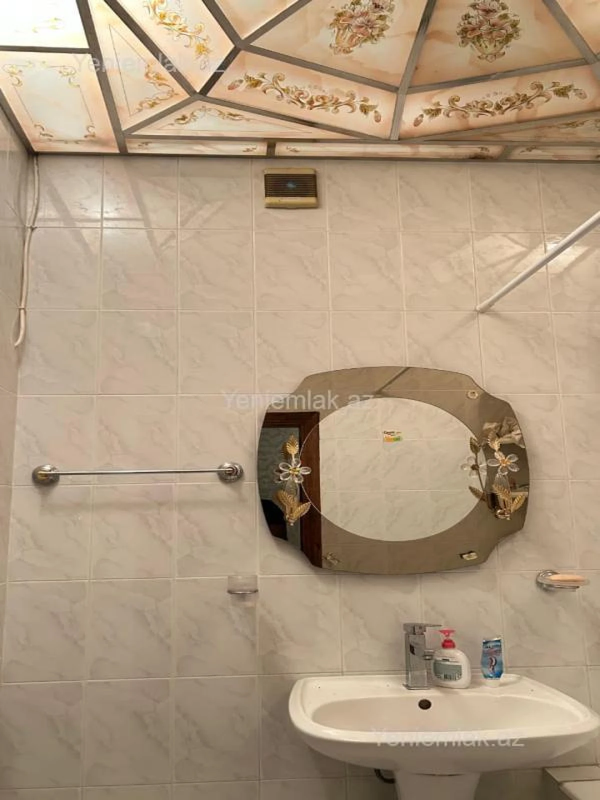 Satılır 3 otaqlı köhnə tikili 90 m²