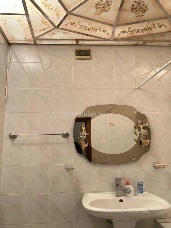 Satılır 3 otaqlı köhnə tikili 90 m²