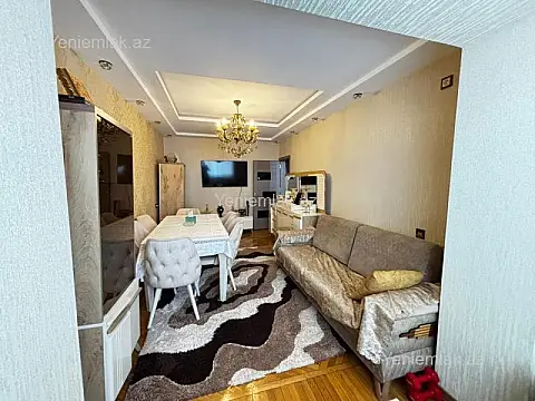 Satılır 4 otaqlı köhnə tikili 110 m²