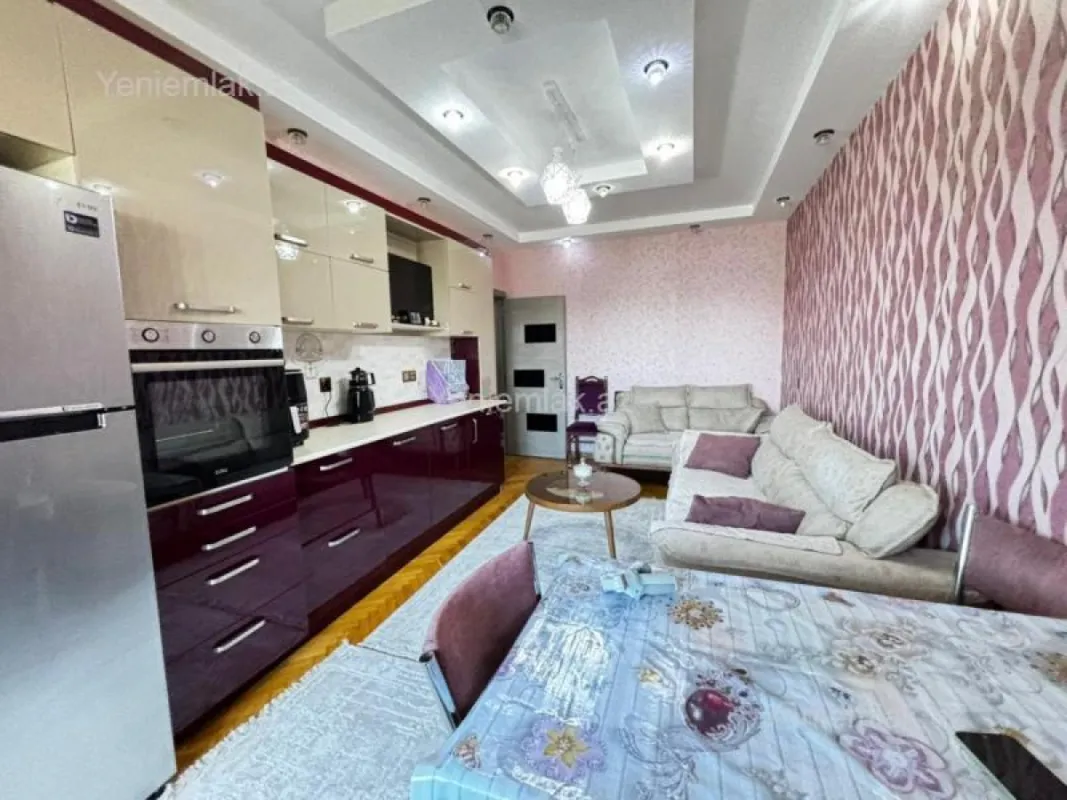Satılır 4 otaqlı köhnə tikili 110 m²