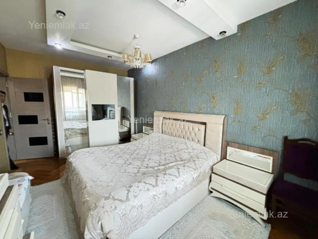 Satılır 4 otaqlı köhnə tikili 110 m²