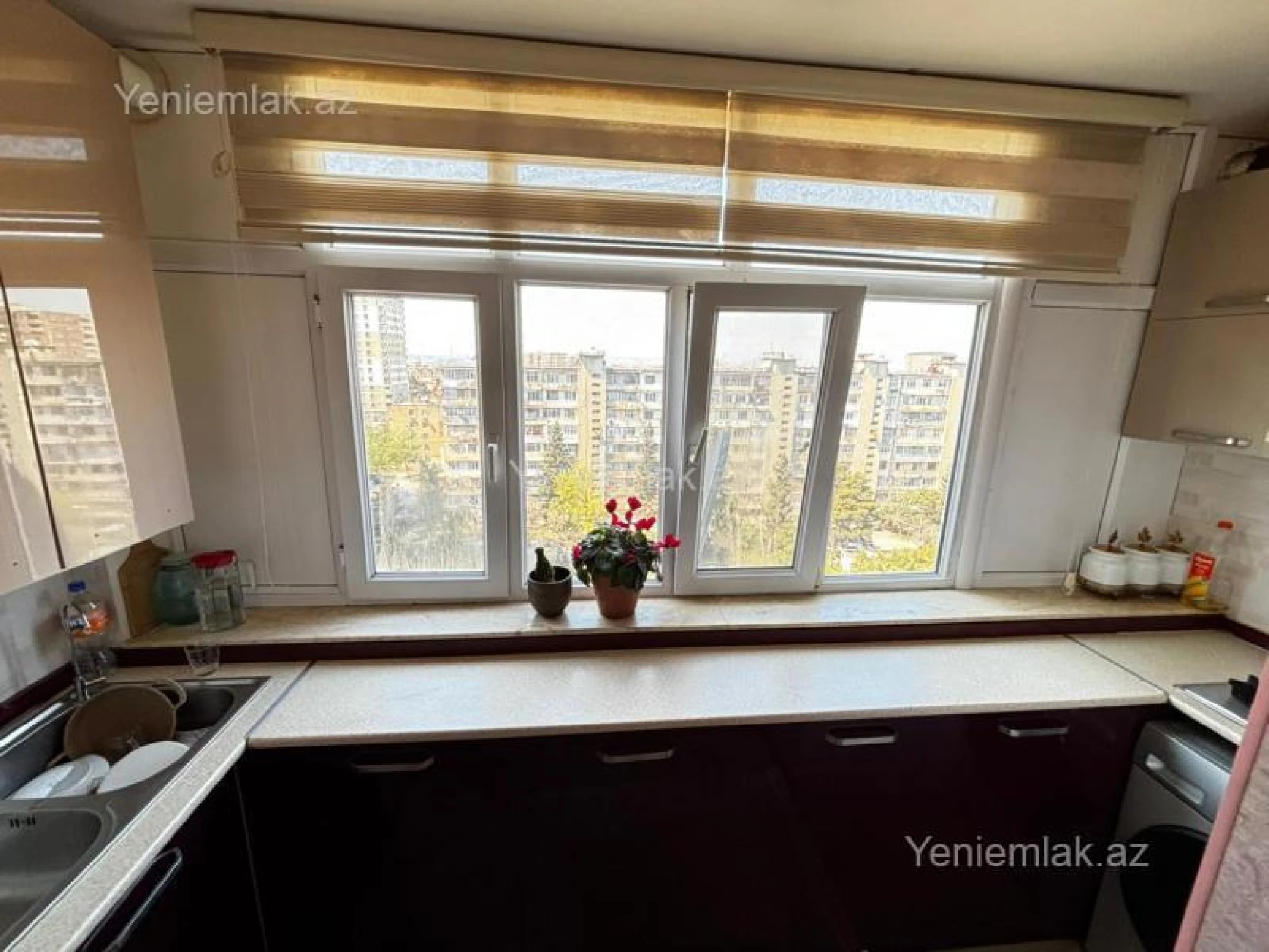Satılır 4 otaqlı köhnə tikili 110 m²
