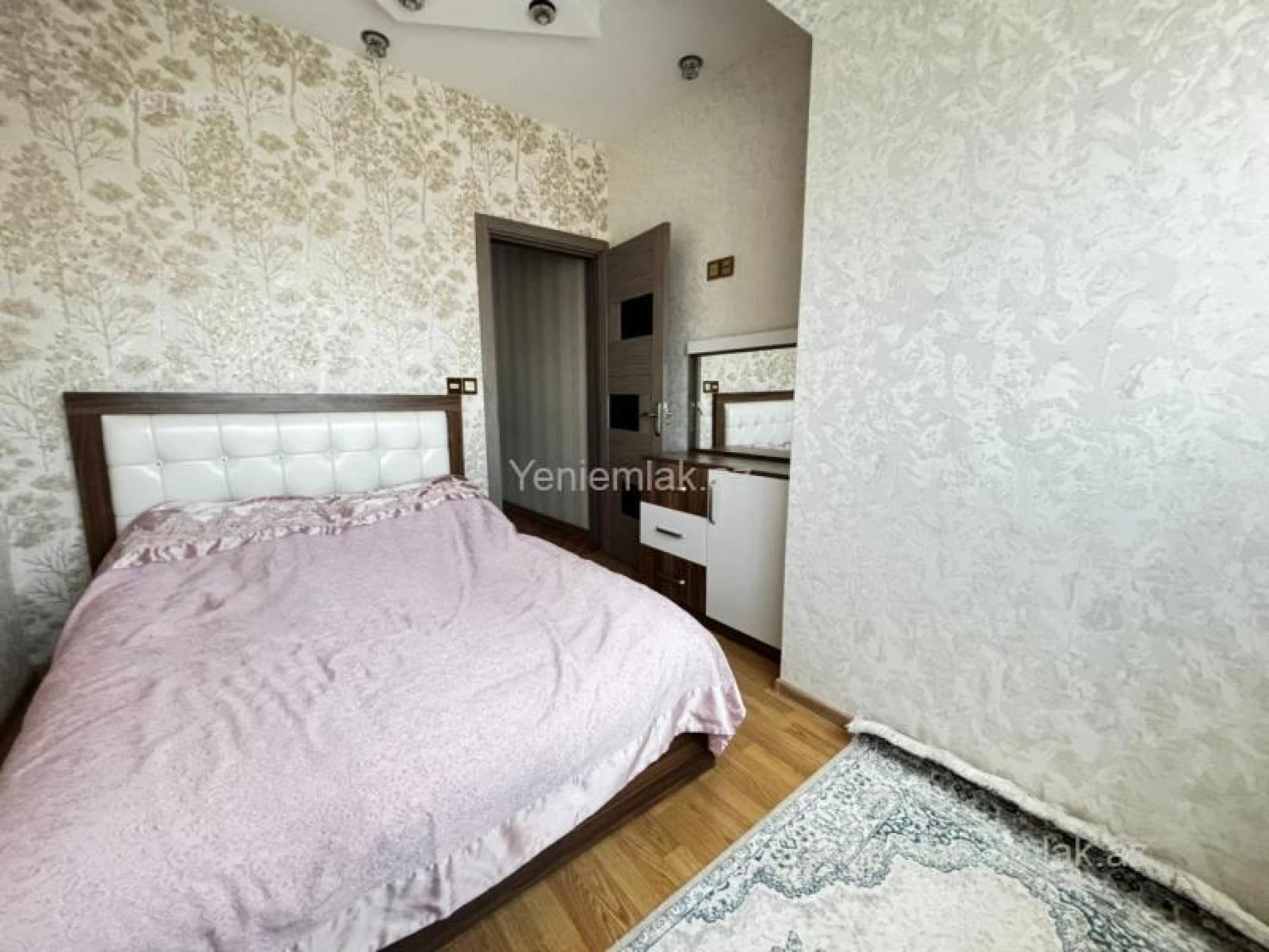 Satılır 4 otaqlı köhnə tikili 110 m²