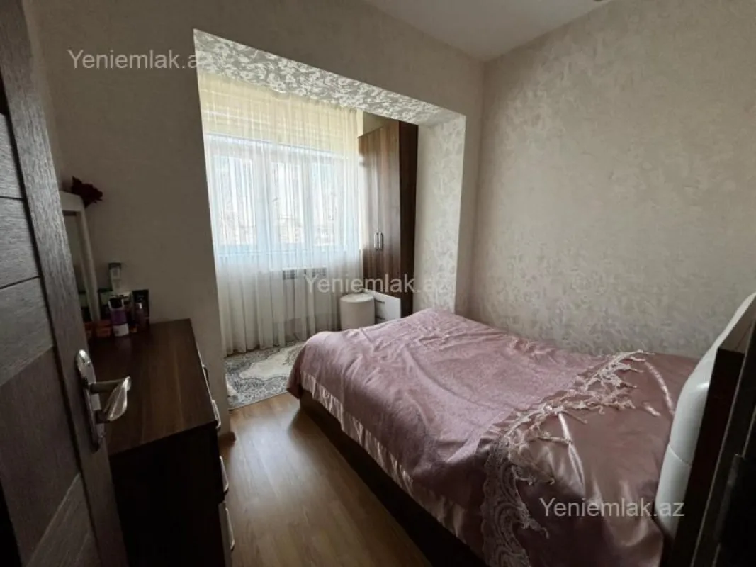 Satılır 4 otaqlı köhnə tikili 110 m²