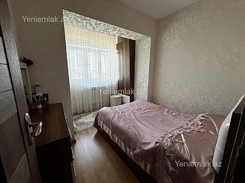 Satılır 4 otaqlı köhnə tikili 110 m²