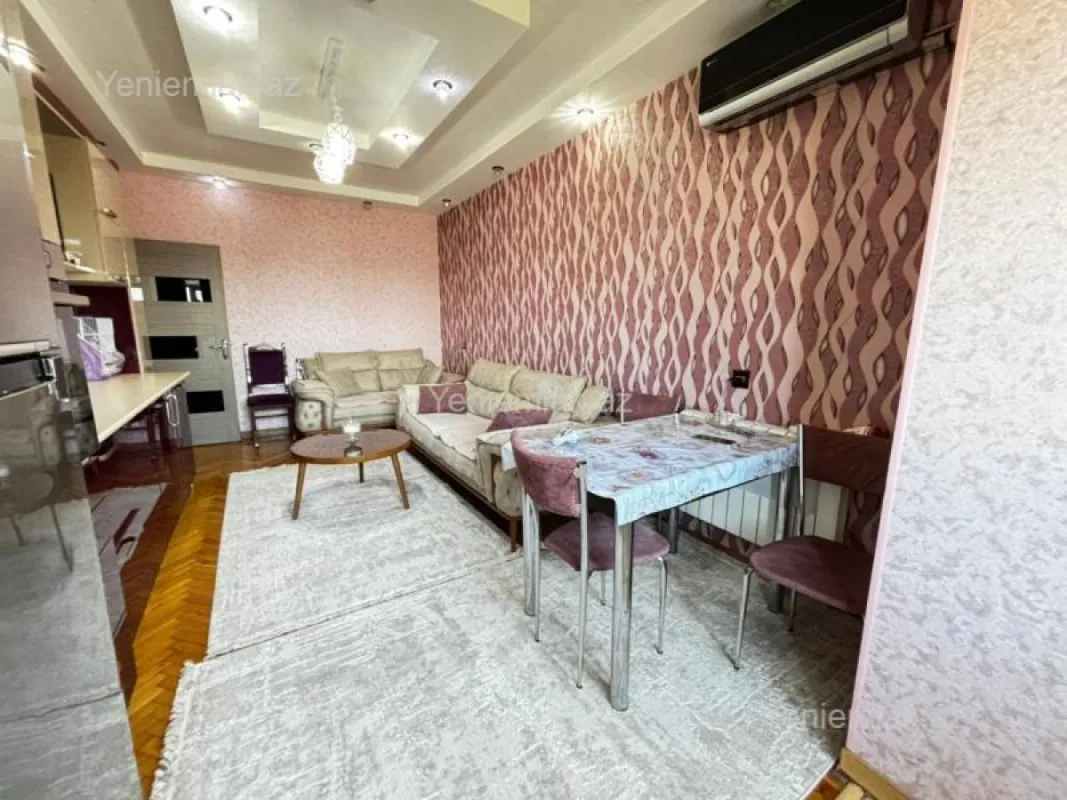 Satılır 4 otaqlı köhnə tikili 110 m²