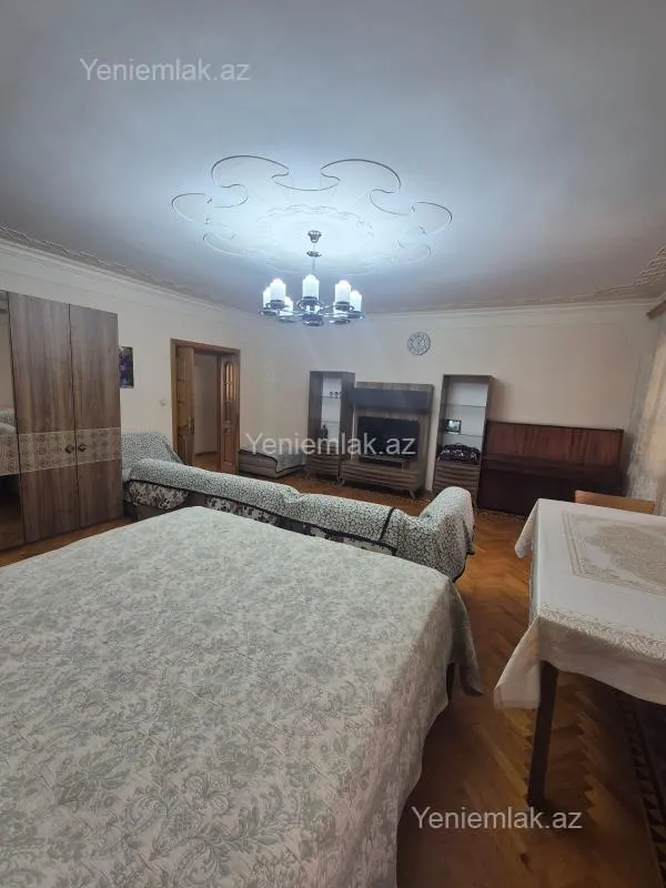 Satılır 4 otaqlı köhnə tikili 90 m²