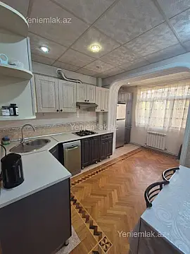 Satılır 4 otaqlı köhnə tikili 90 m² — Bakı, Nizami 4 otaq 90.00 m²