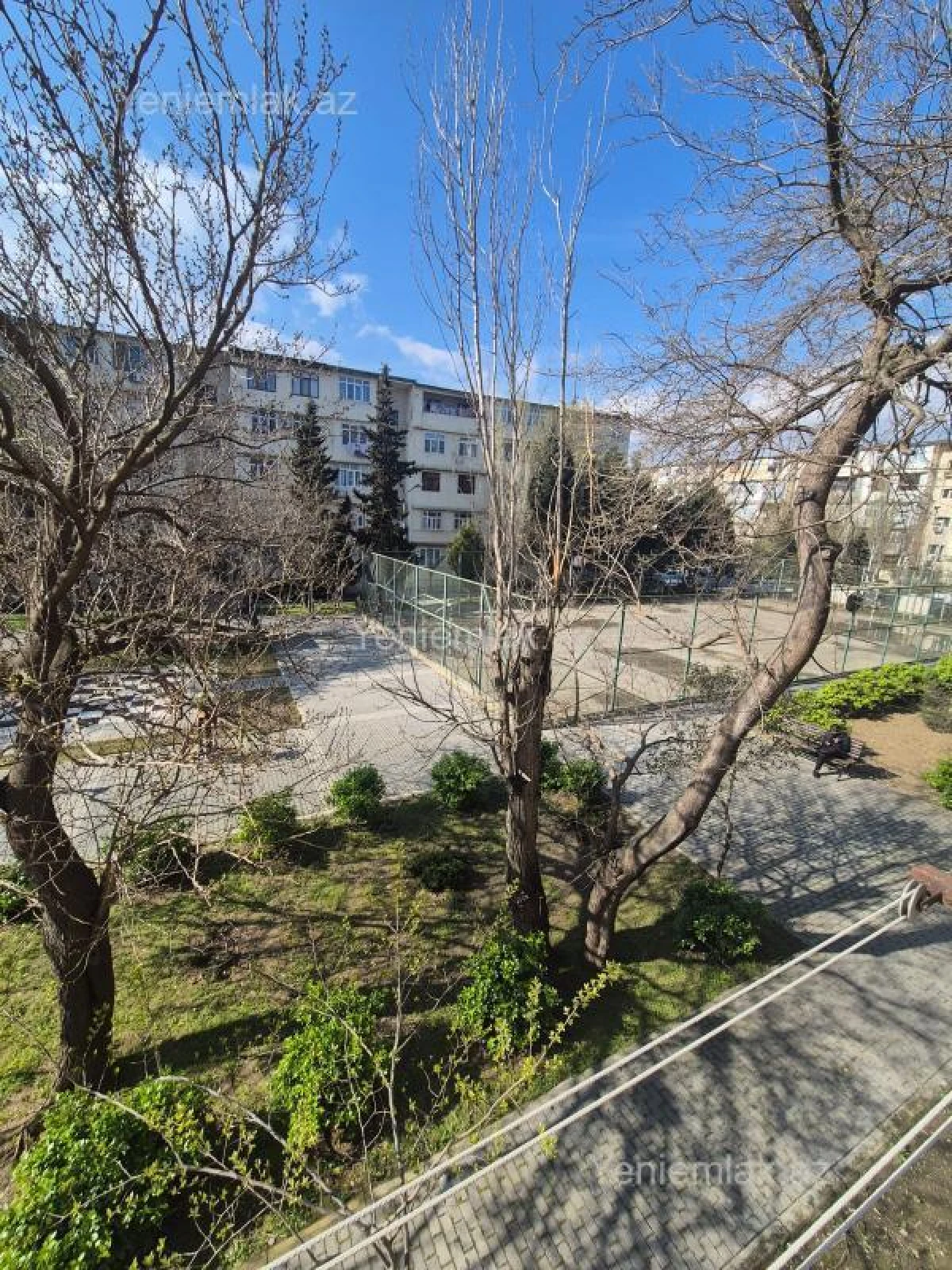 Satılır 4 otaqlı köhnə tikili 90 m²