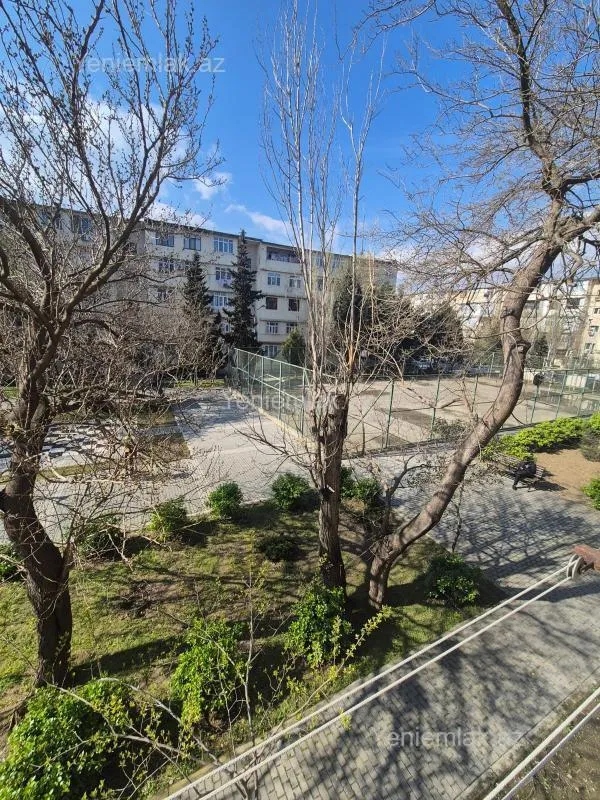 Satılır 4 otaqlı köhnə tikili 90 m²
