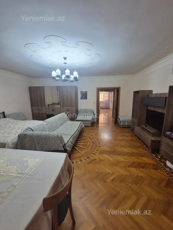 Satılır 4 otaqlı köhnə tikili 90 m²