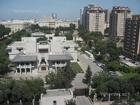 Satılır 5 otaqlı köhnə tikili 200 m²