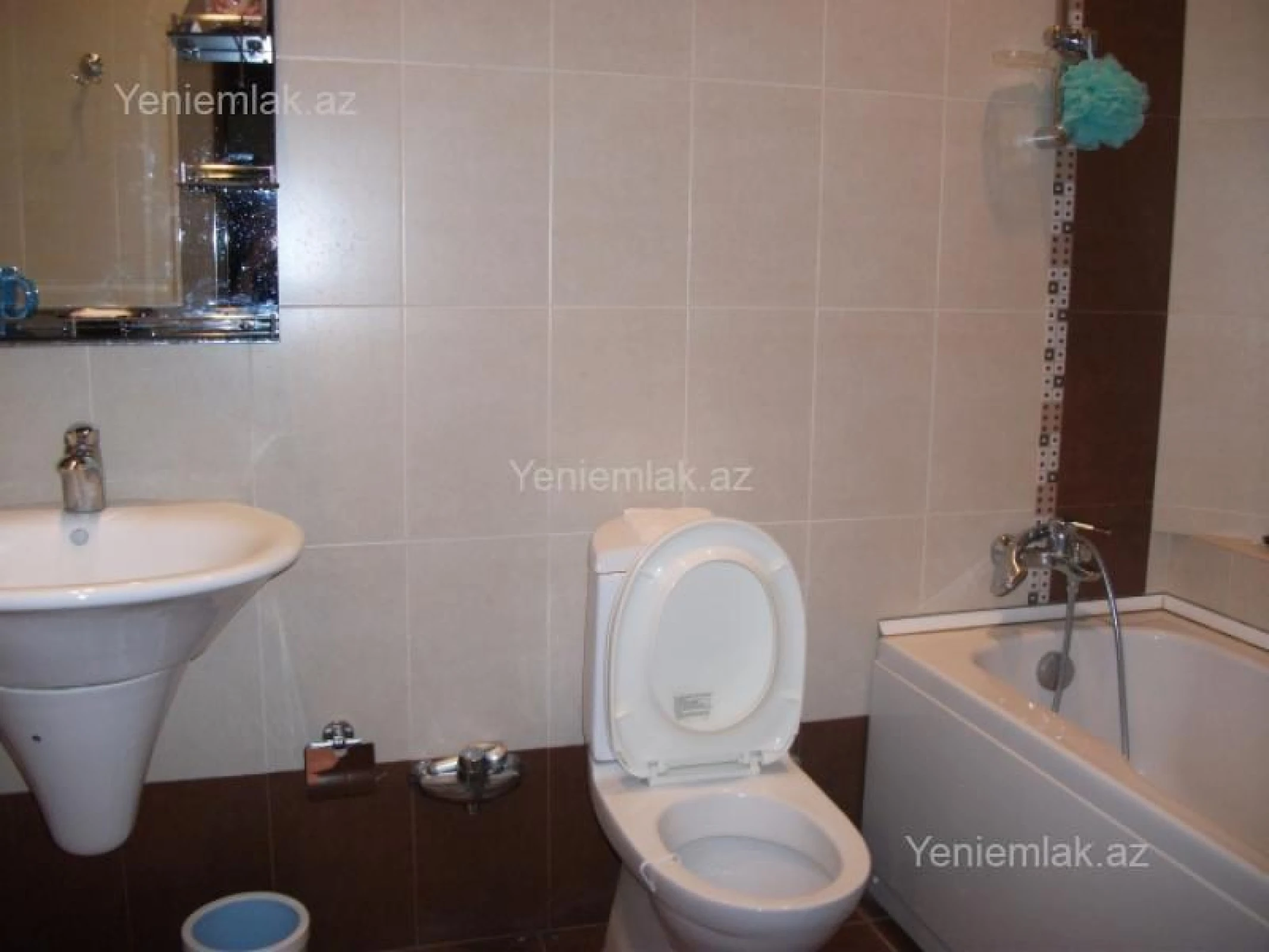 Satılır 5 otaqlı köhnə tikili 200 m²