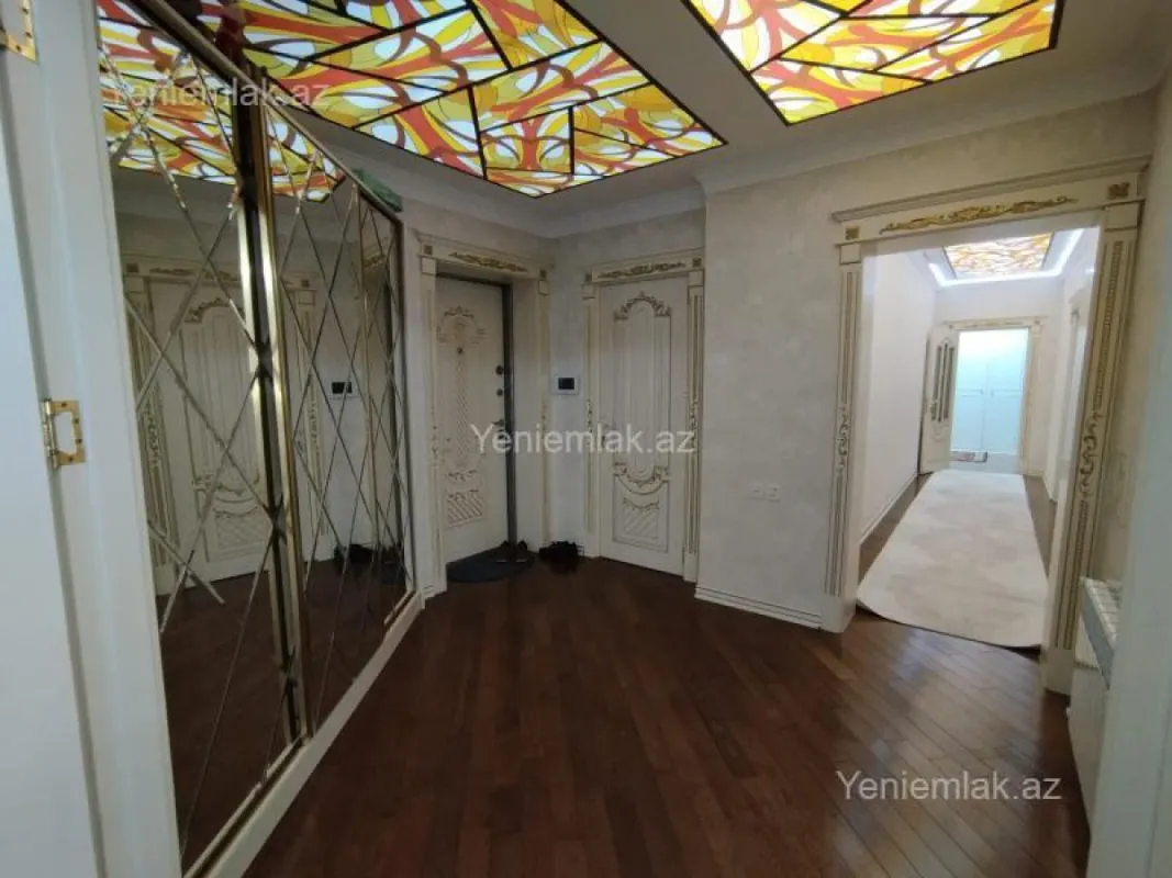 Satılır 3 otaqlı yeni tikili 140 m²