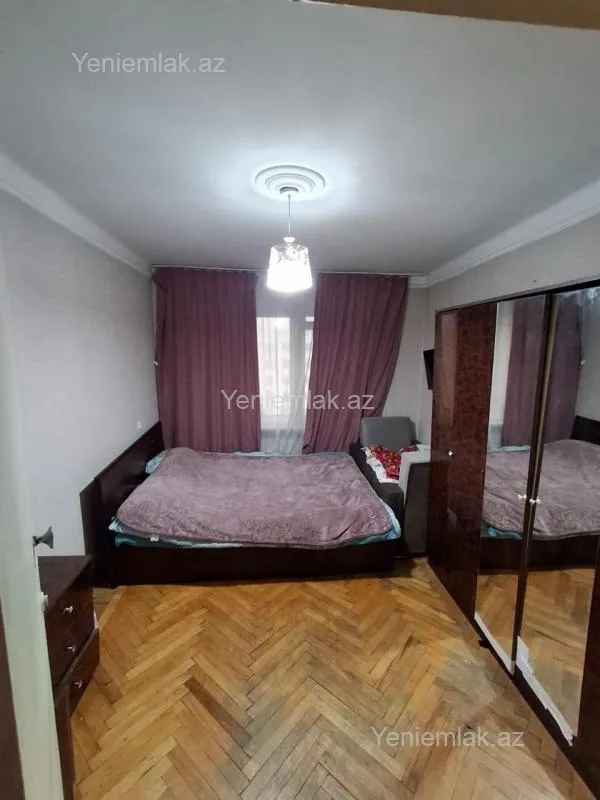 Satılır 2 otaqlı köhnə tikili 56 m²