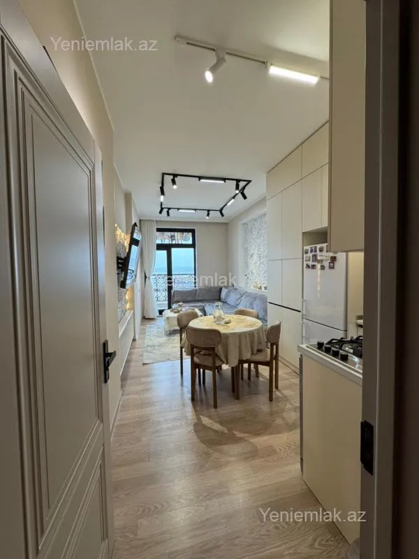 Satılır 2 otaqlı yeni tikili 60 m²