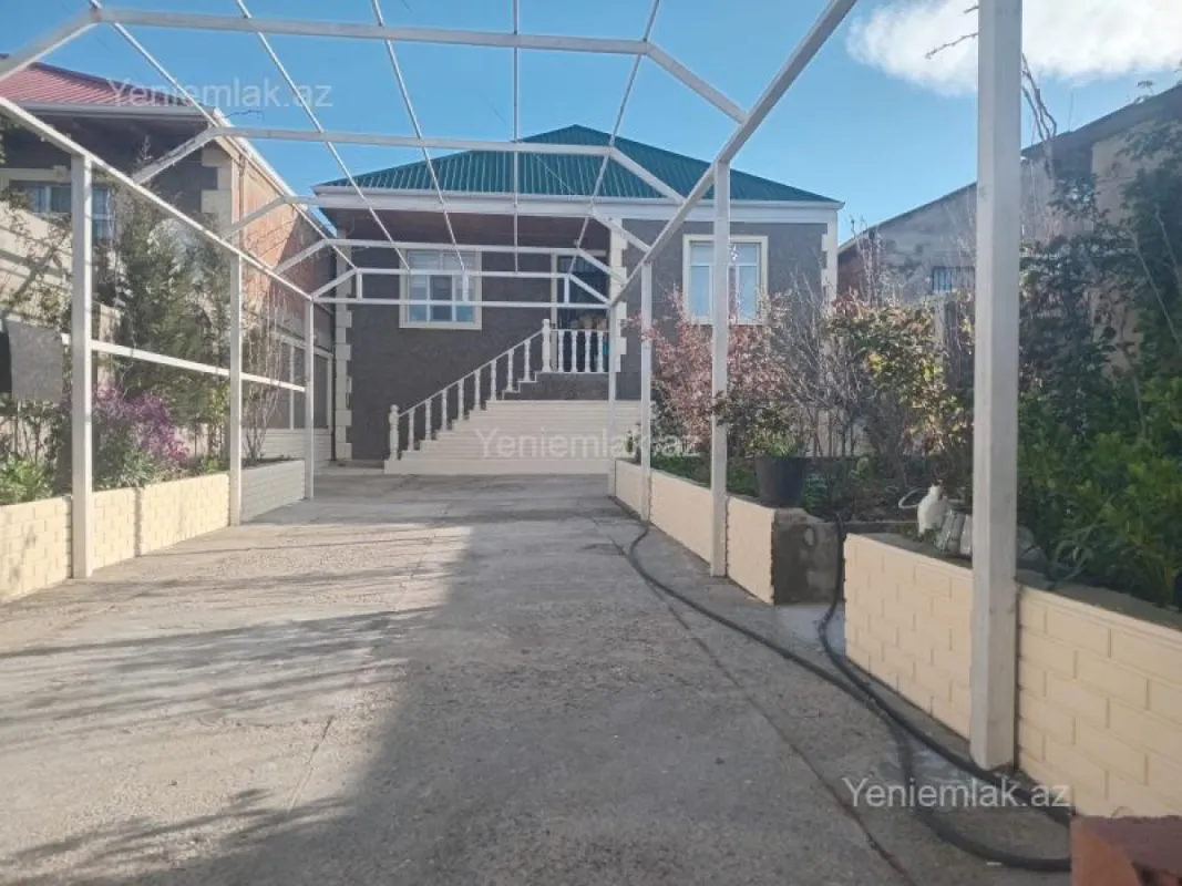 Satılır 3 otaqlı həyət evi 100 m²