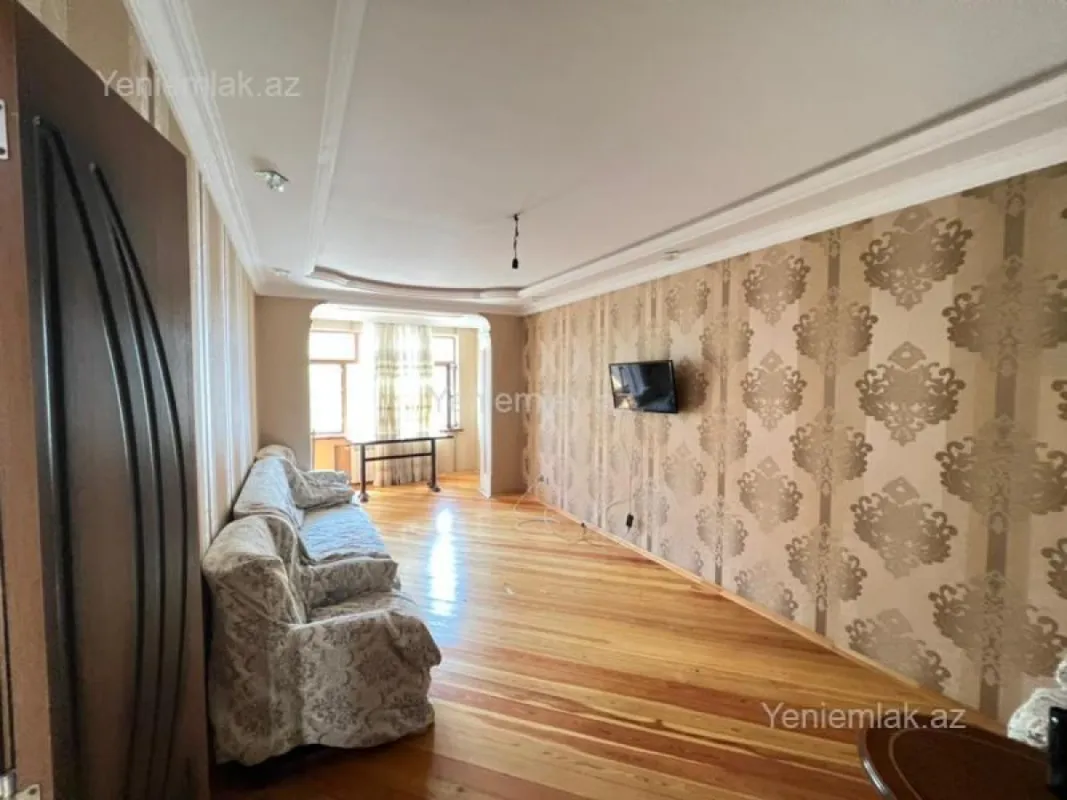 Satılır 4 otaqlı köhnə tikili 115 m²