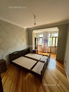 Satılır 4 otaqlı köhnə tikili 115 m²