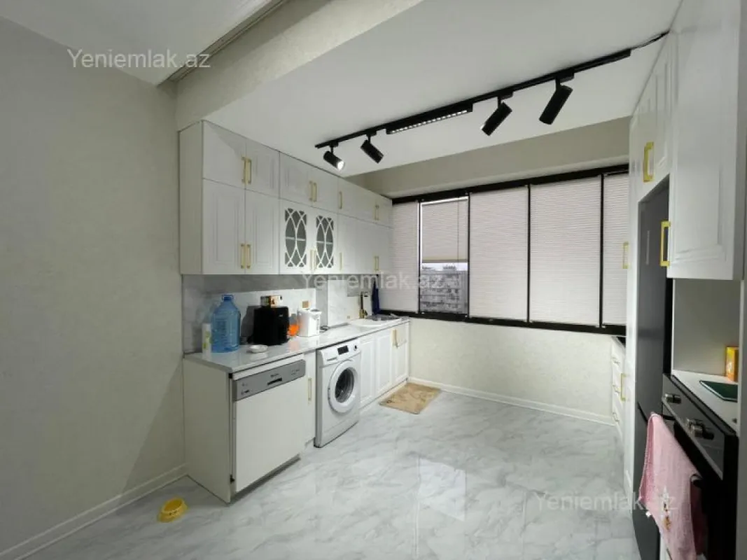 Satılır 3 otaqlı yeni tikili 80 m²