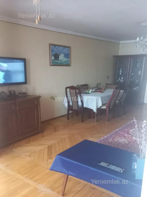 Satılır 3 otaqlı köhnə tikili 75 m²