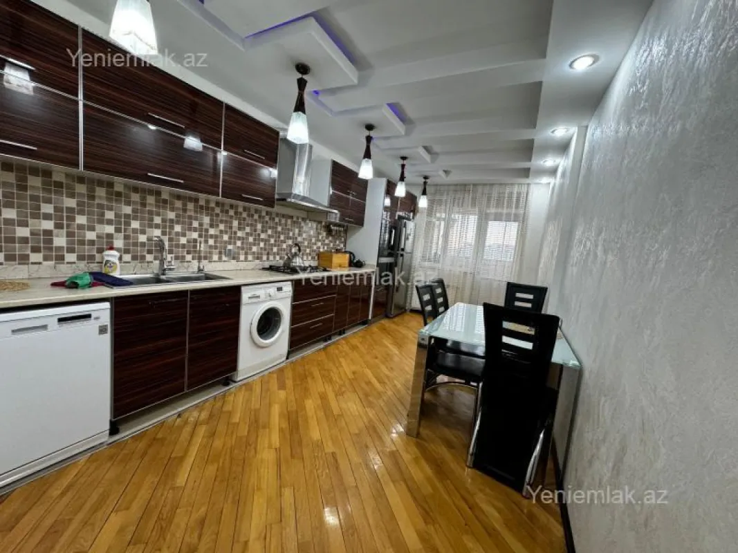 Satılır 3 otaqlı yeni tikili 135 m²
