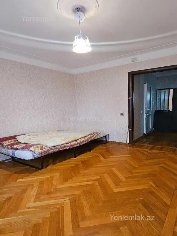 Satılır 4 otaqlı köhnə tikili 73 m²