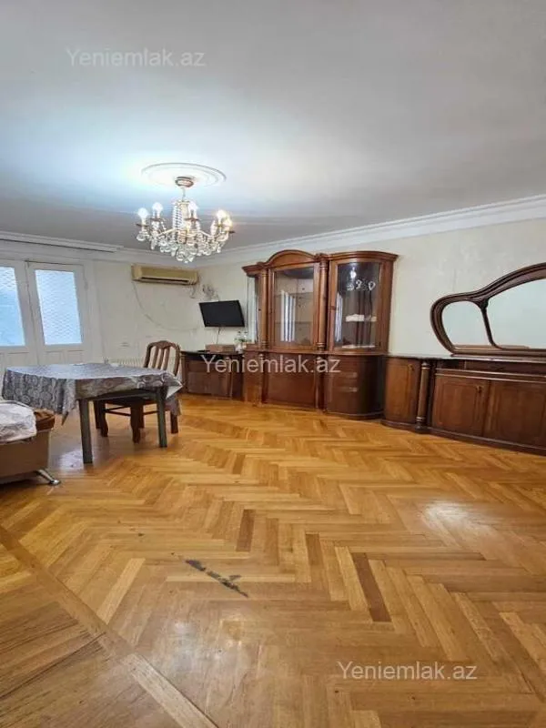 Satılır 4 otaqlı köhnə tikili 73 m²