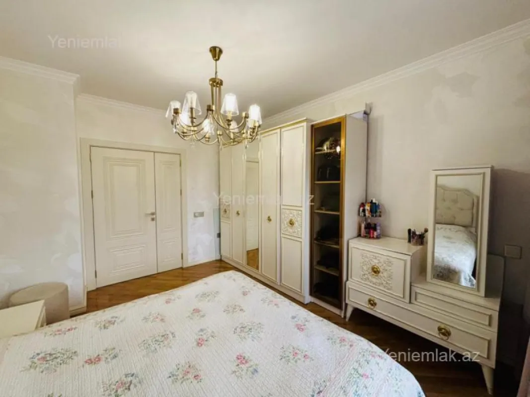 Satılır 3 otaqlı köhnə tikili 100 m²