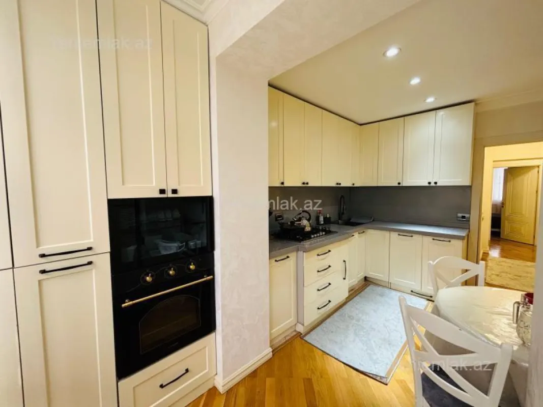 Satılır 3 otaqlı köhnə tikili 100 m²