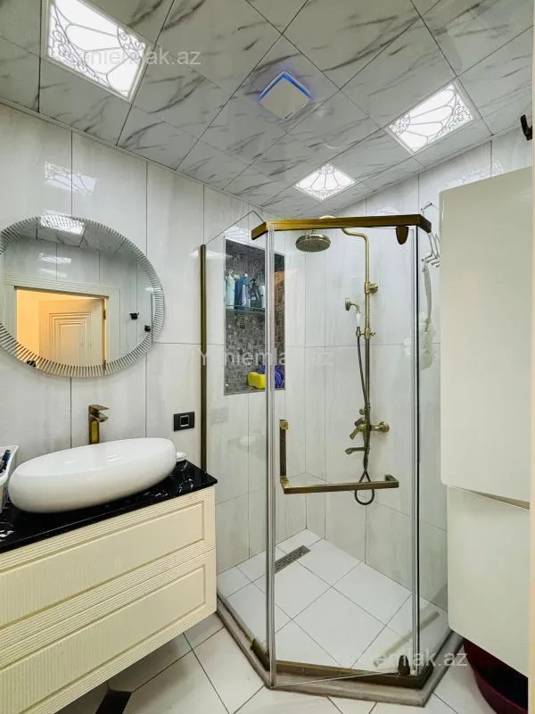 Satılır 3 otaqlı köhnə tikili 100 m²