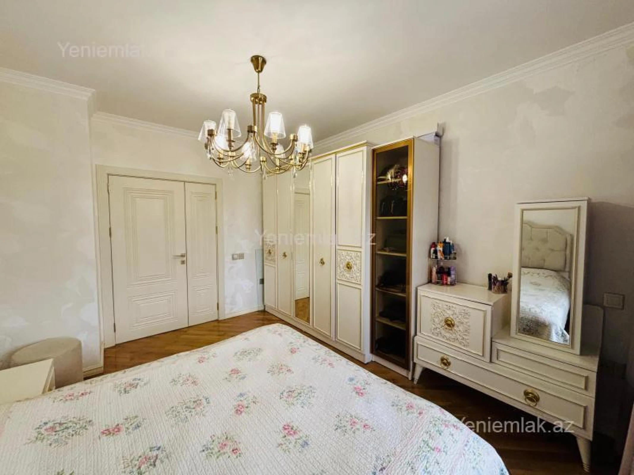 Satılır 3 otaqlı köhnə tikili 100 m²