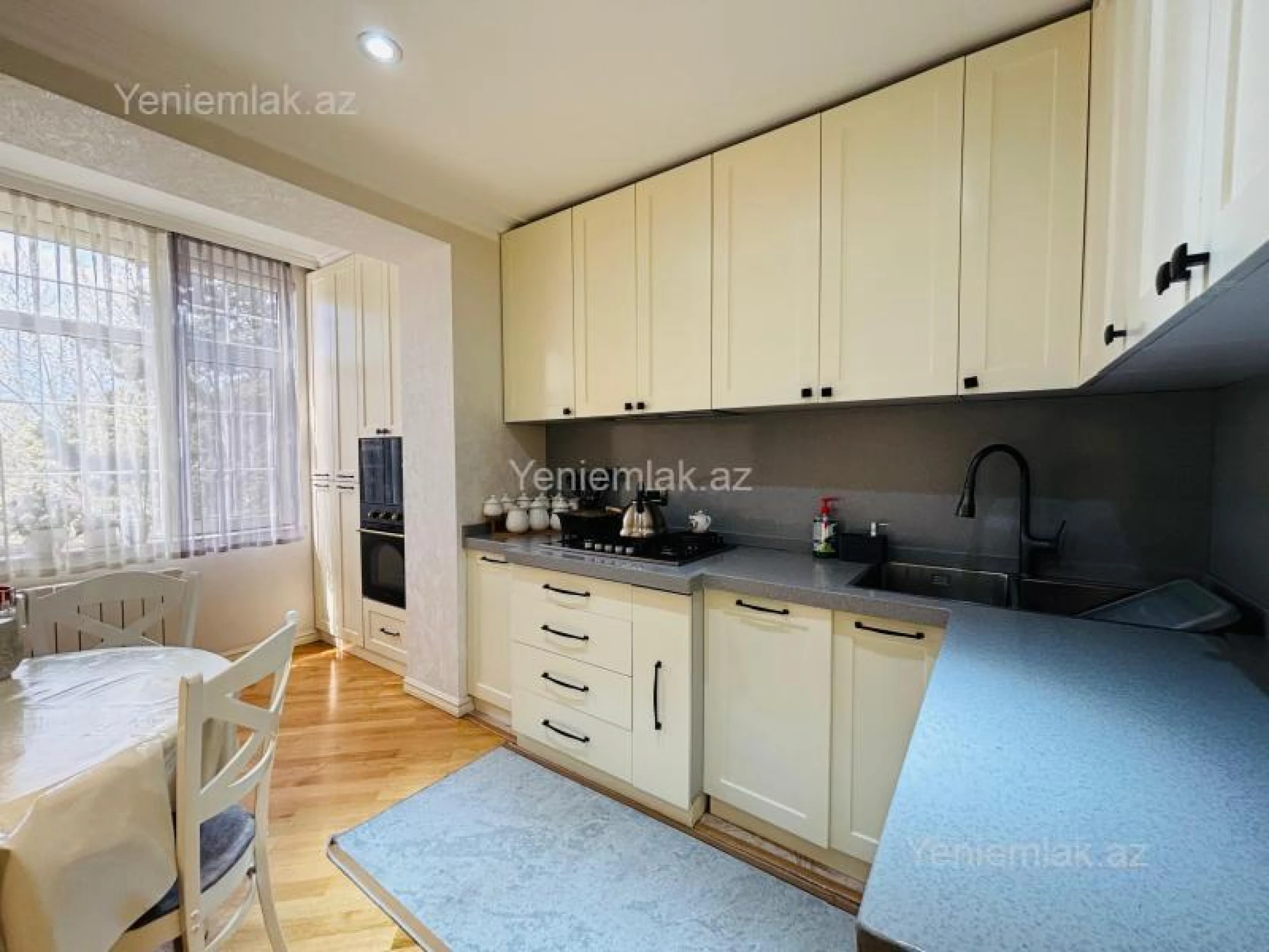 Satılır 3 otaqlı köhnə tikili 100 m²