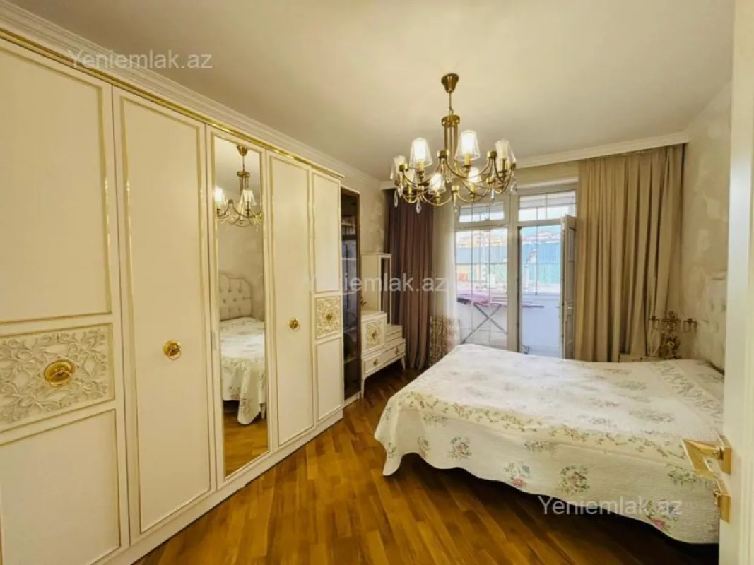 Satılır 3 otaqlı köhnə tikili 100 m²