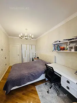 Satılır 3 otaqlı köhnə tikili 100 m²