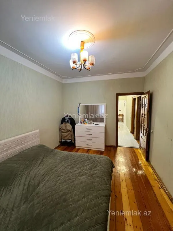 Satılır 3 otaqlı köhnə tikili 90 m²
