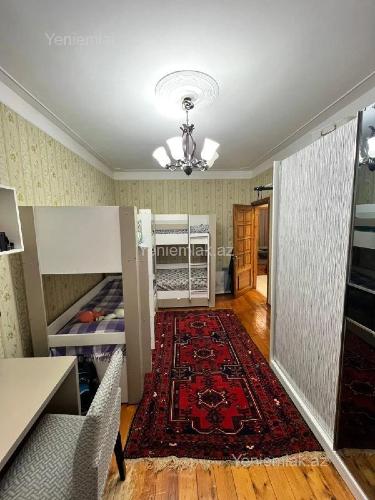 Satılır 3 otaqlı köhnə tikili 90 m²