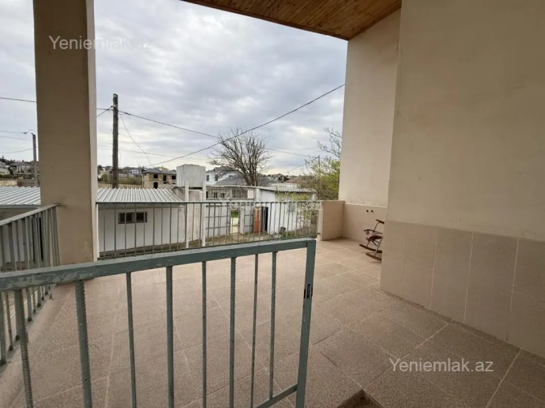 Satılır 4 otaqlı həyət evi 150 m²