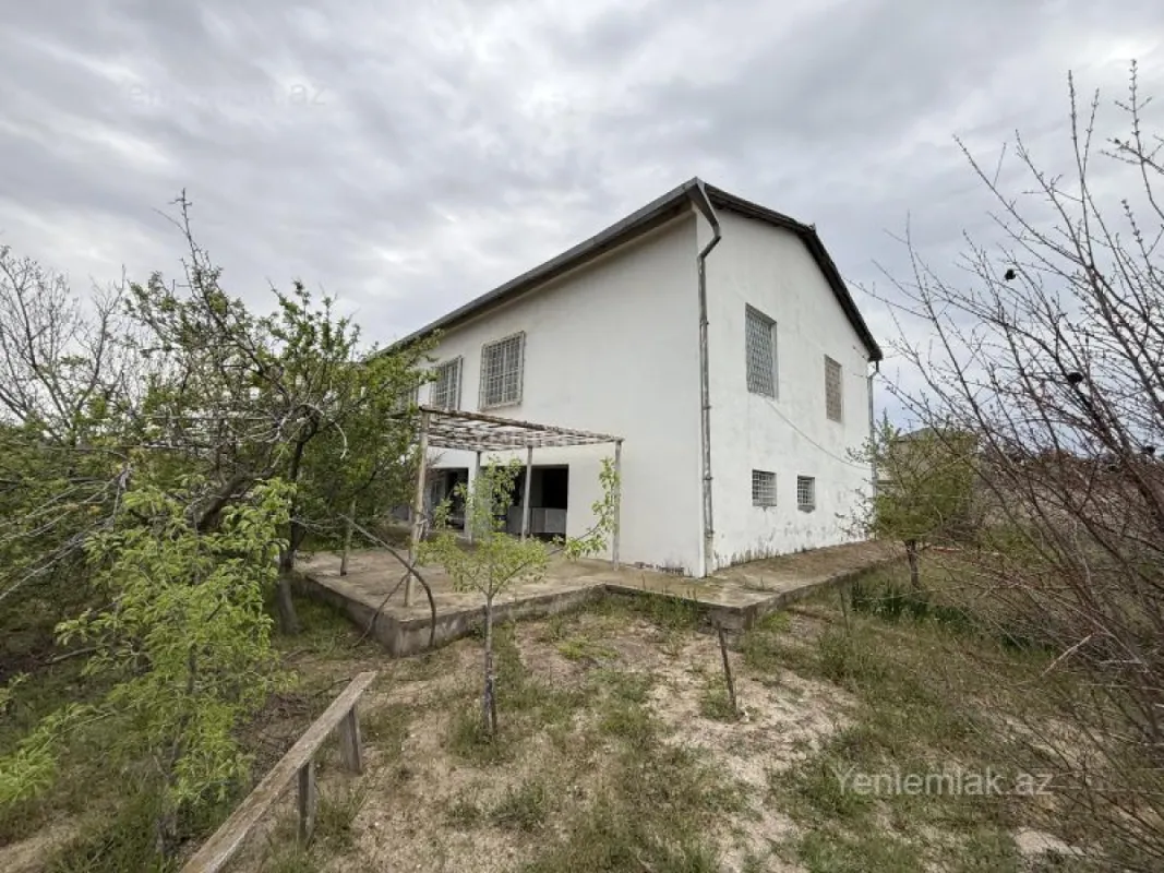 Satılır 4 otaqlı həyət evi 150 m²