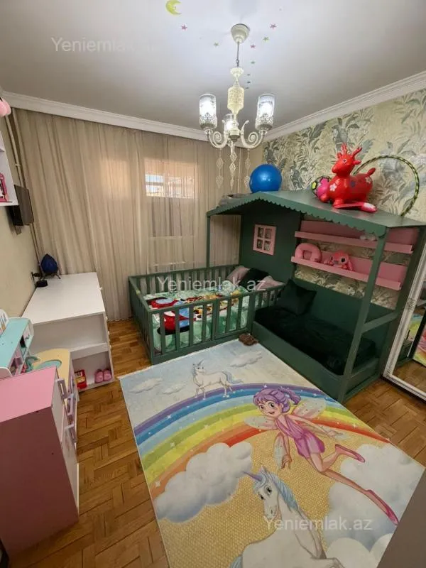 Satılır 2 otaqlı köhnə tikili 120 m²