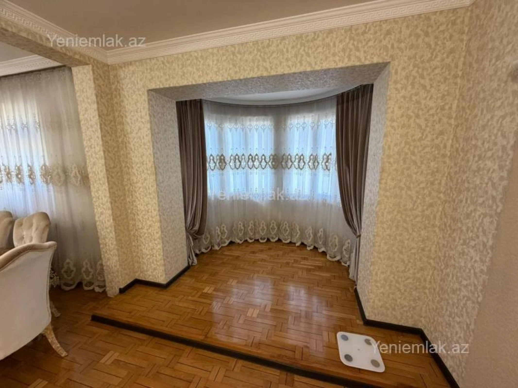 Satılır 2 otaqlı köhnə tikili 120 m²