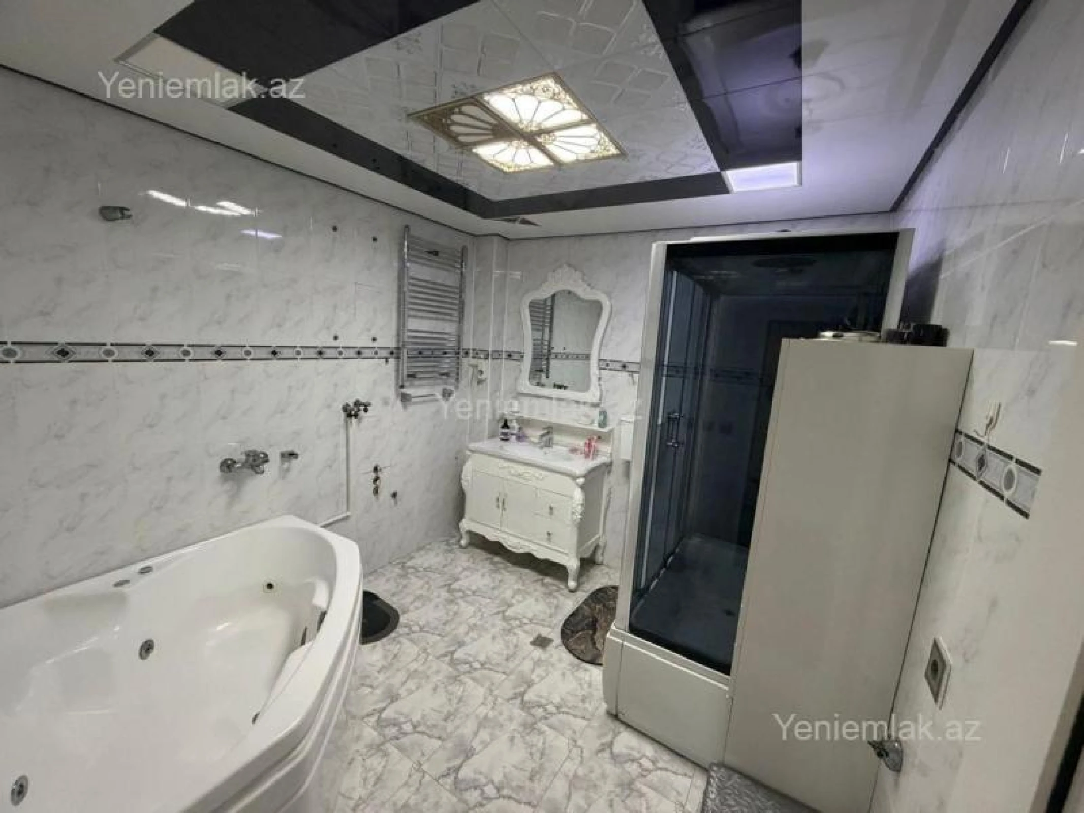 Satılır 2 otaqlı köhnə tikili 120 m²