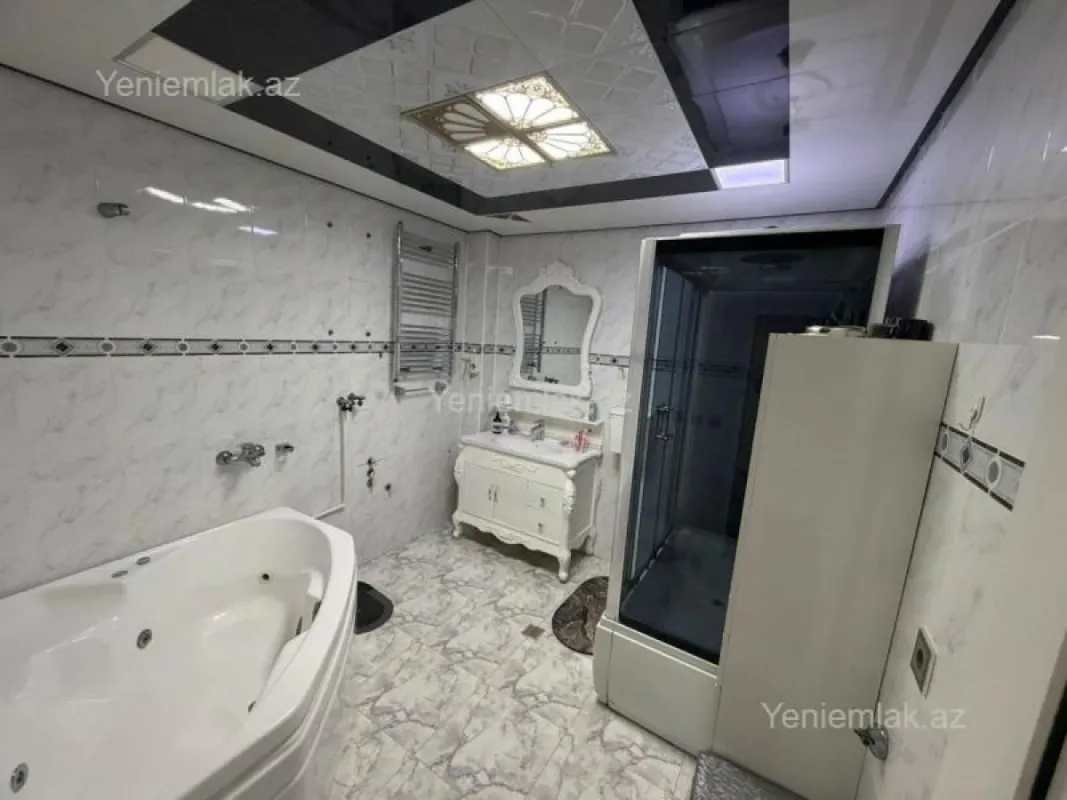 Satılır 2 otaqlı köhnə tikili 120 m²