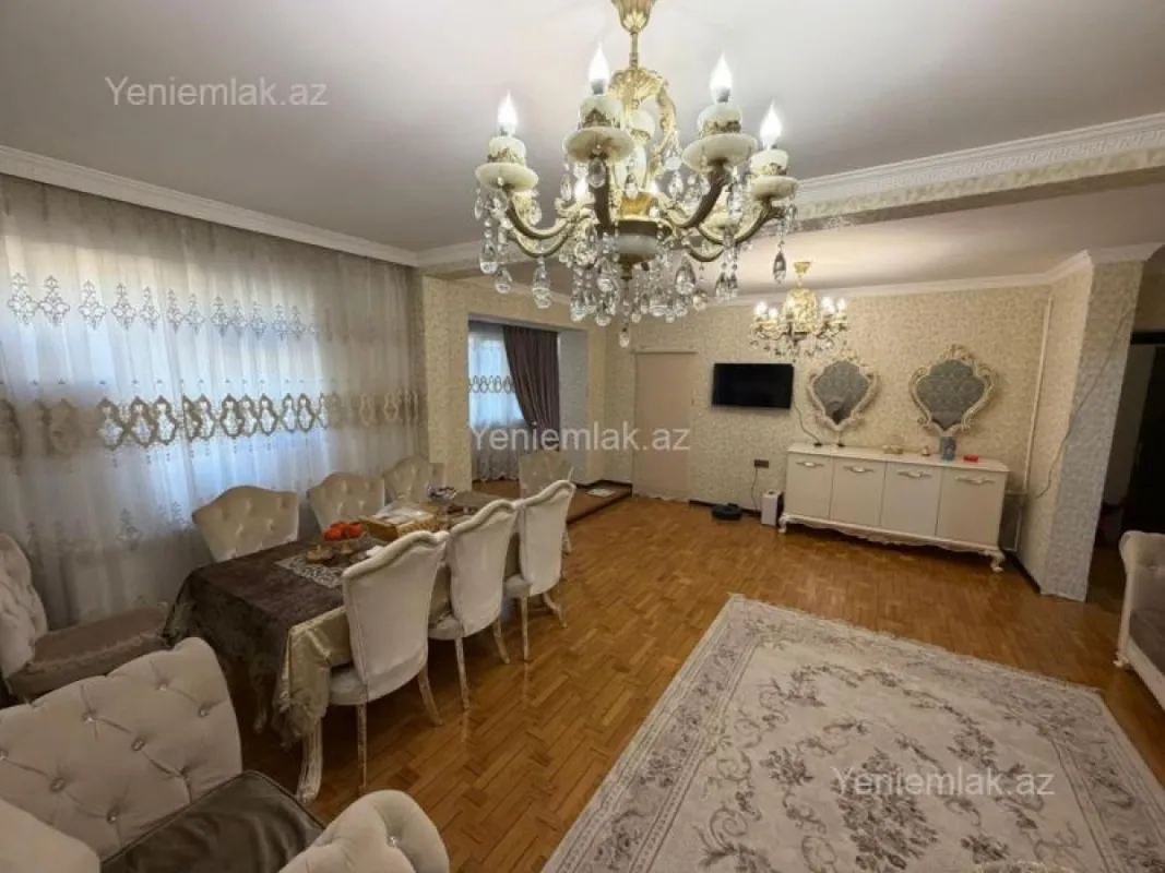 Satılır 2 otaqlı köhnə tikili 120 m²