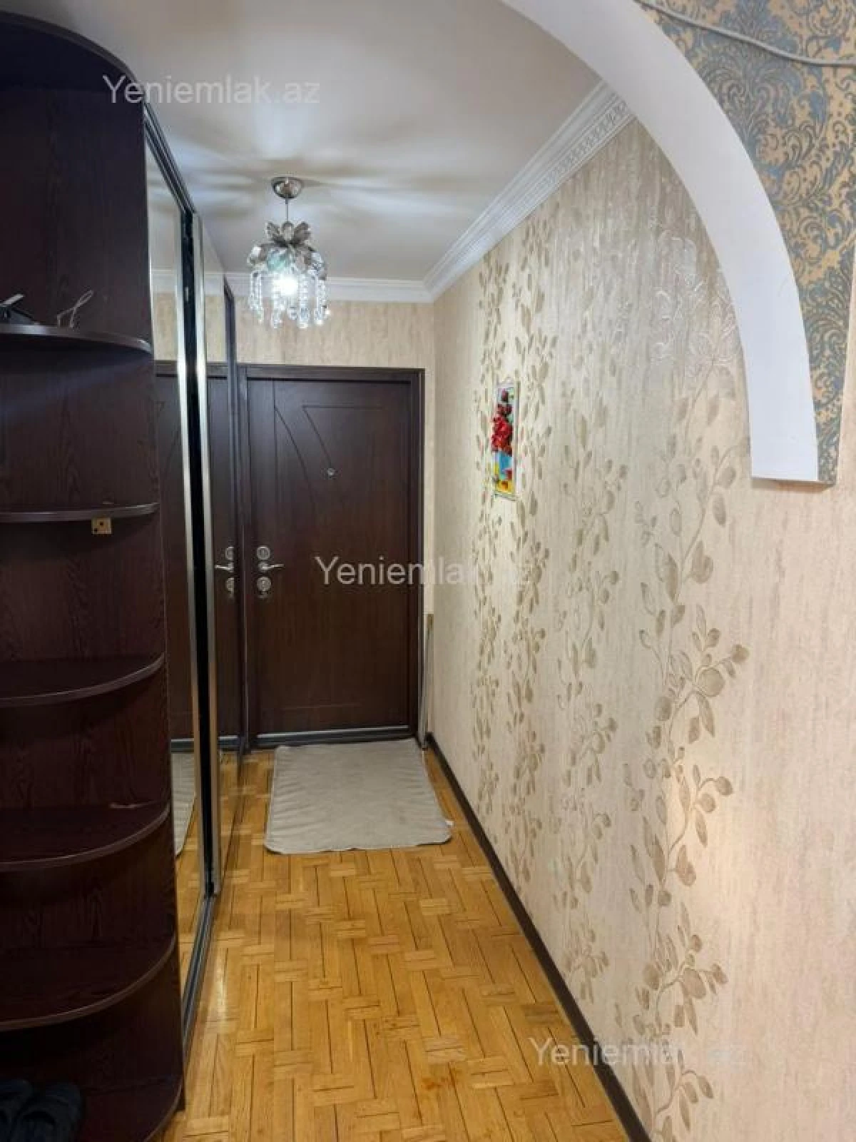 Satılır 2 otaqlı köhnə tikili 120 m²