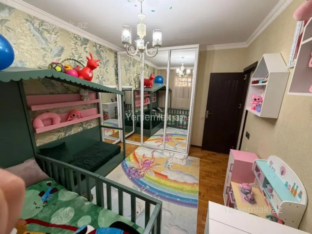 Satılır 2 otaqlı köhnə tikili 120 m²