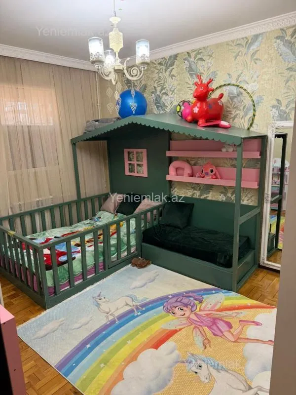 Satılır 2 otaqlı köhnə tikili 120 m²