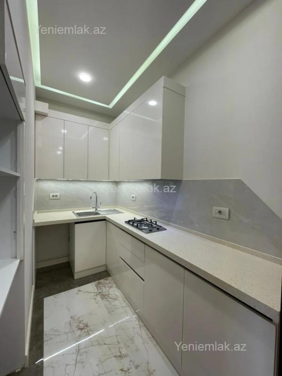 Satılır 2 otaqlı yeni tikili 68 m²